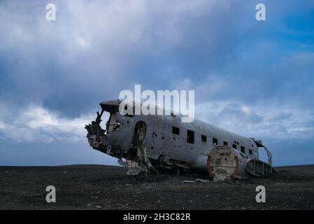 L'avion abandonné de DC sur Sólheimasandur Banque D'Images