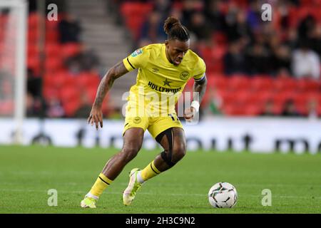 Stoke on Trent, Royaume-Uni.27 octobre 2021.Ivan Toney #17 de Brentford court avec le ballon à Stoke-on-Trent, Royaume-Uni le 10/27/2021.(Photo de Simon Whitehead/News Images/Sipa USA) crédit: SIPA USA/Alay Live News Banque D'Images