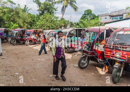 BOGRA, BANGLADESH - 7 NOVEMBRE 2016 : pousse-pousse électrique à Bogra, Bangladesh Banque D'Images