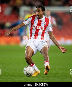 27 octobre 2021 ; Stade Bet365, Stoke, Staffordshire, Angleterre ;Carabao Cup football, Stoke City contre Brentford; Demeaco Duhaney de Stoke City Banque D'Images