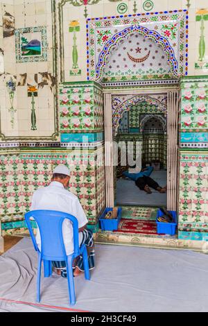 DHAKA, BANGLADESH - 20 NOVEMBRE 2016 : intérieur de la Mosquée Star Tara Masjid à Dhaka, Bangladesh Banque D'Images