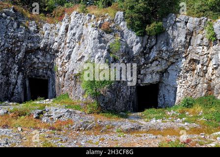 Mont San Michele, Friuli Venezia Giulia, Italie.Galerie d'armes italiennes de la Terza Armata.Une zone souterraine de tunnels creusée par la 20ème Compagnia Genio Minatori (sapeur-ingénieurs).Huit canons de 149 mm ont été placés dans cette galerie, dont une partie visait le nord, Gorizia, et le reste visait le sud, le mont Hermada. Banque D'Images