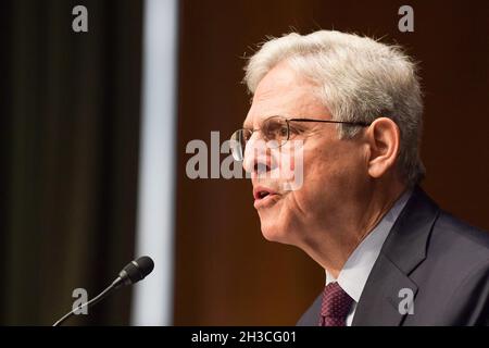 Washington, États-Unis.27 octobre 2021.Le ministère DE la Justice DES ÉTATS-UNIS, le procureur général, Merrick Garland, témoigne devant la Commission judiciaire du Sénat au cours d'une audience de surveillance pour examiner le ministère de la Justice, à Dirksen Senate/Capitol Hill.Crédit : SOPA Images Limited/Alamy Live News Banque D'Images