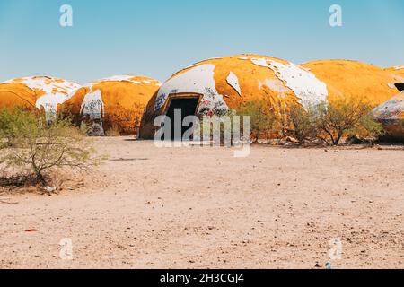 Le Domes à Casa Grande, Arizona.Construit en 1970s en tant qu'usine de fabrication d'ordinateurs, mais n'a jamais été achevé et est resté abandonné depuis Banque D'Images