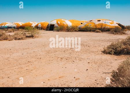 Le Domes à Casa Grande, Arizona.Construit en 1970s en tant qu'usine de fabrication d'ordinateurs, mais n'a jamais été achevé et est resté abandonné depuis Banque D'Images