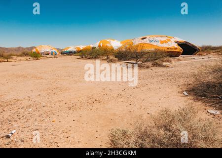 Le Domes à Casa Grande, Arizona.Construit en 1970s en tant qu'usine de fabrication d'ordinateurs, mais n'a jamais été achevé et est resté abandonné depuis Banque D'Images