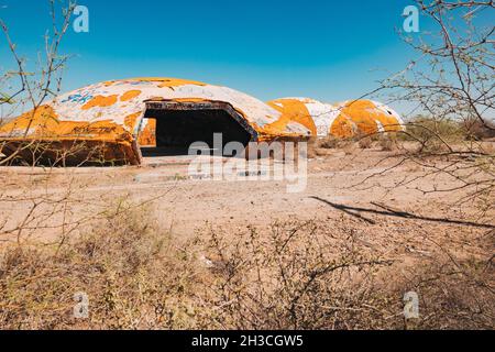 Le Domes à Casa Grande, Arizona.Construit en 1970s en tant qu'usine de fabrication d'ordinateurs, mais n'a jamais été achevé et est resté abandonné depuis Banque D'Images