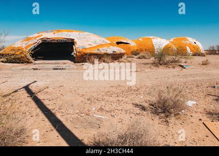 Le Domes à Casa Grande, Arizona.Construit en 1970s en tant qu'usine de fabrication d'ordinateurs, mais n'a jamais été achevé et est resté abandonné depuis Banque D'Images