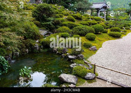 Jardin de Mantokuji - la colline artificielle de ce jardin qui s'étend devant le toit de chaume Shoin est construit sous la forme de ce qui est appelé un ' Banque D'Images