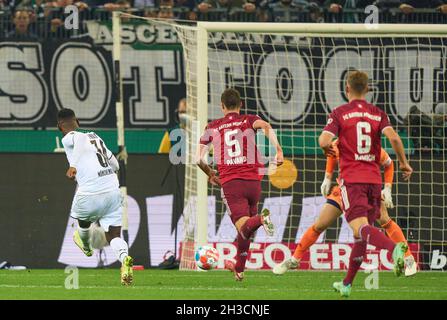 Breel Donald Embolo, MG 36 scores, but de pousses , Tor, Treffer,5-0 dans le match DFB Pokal BORUSSIA MÖNCHENGLADBACH - FC BAYERN MUENCHEN à Mönchengladbach, 27 octobre 2021 saison 2021/2022.München, FCB.© Peter Schatz / Alamy Live News Banque D'Images