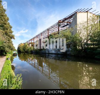 Harefield Limeworks, bâtiment abandonné sur le canal de Grans Union près de Rickmansworth, Hertfordshire, Angleterre Banque D'Images