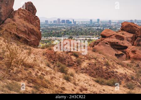 Horizon du centre-ville de Phoenix vu de Camelback Mountain, Arizona, États-Unis Banque D'Images