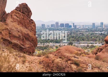 Horizon du centre-ville de Phoenix vu de Camelback Mountain, Arizona, États-Unis Banque D'Images