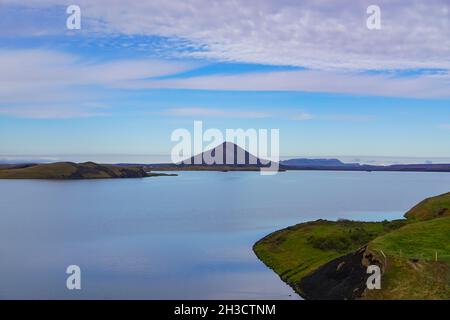 Myvatn, Islande : un lac peu profond situé dans une zone de volcanisme actif au nord de l'Islande, près du volcan Krafla. Banque D'Images