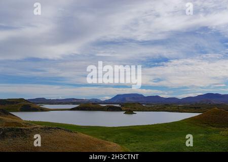 Myvatn, Islande : un lac peu profond situé dans une zone de volcanisme actif au nord de l'Islande, près du volcan Krafla. Banque D'Images