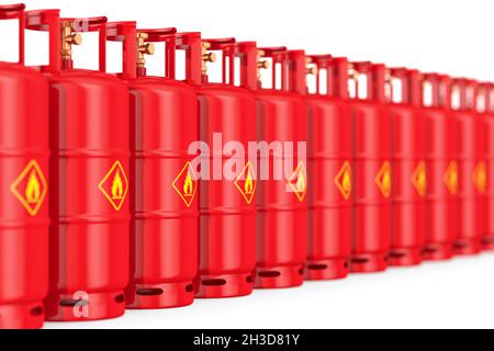 bouteilles de gaz de rang sur fond blanc.Illustration 3D isolée Banque D'Images