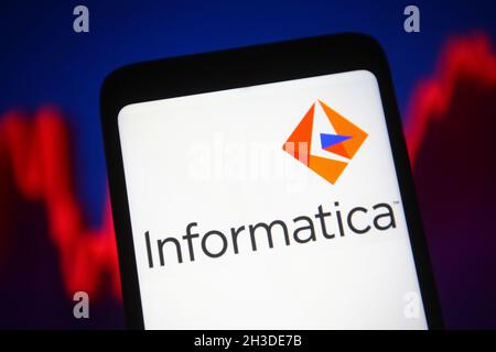 Ukraine.28 octobre 2021.Dans cette illustration, le logo Informatica d'une société de développement de logiciels apparaît sur un smartphone.Crédit : SOPA Images Limited/Alamy Live News Banque D'Images