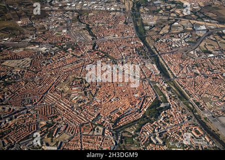 FRANCE; PYRÉNÉES-ORIENTALES (66) VUE AÉRIENNE DE PERPIGNAN. Banque D'Images
