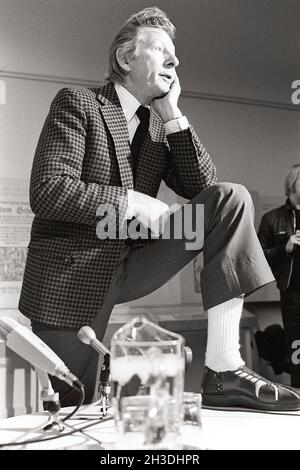 Danny Kaye.1911-1987.Acteur américain, etc. Photographié lors d'une visite en Suède en décembre 1974.REF Kristoffersson EF167 Banque D'Images