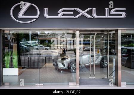 Hong Kong, Chine.06e octobre 2021.La marque automobile japonaise de luxe appartient au constructeur automobile Toyota, magasin Lexus vu à Hong Kong.(Photo de Budrul Chukrut/SOPA Images/Sipa USA) crédit: SIPA USA/Alay Live News Banque D'Images