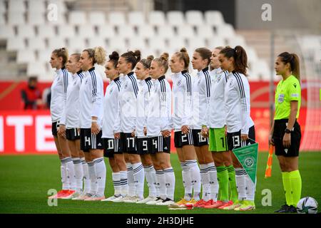 Équipe GER pendant l'hymne, de gauche à droite marque Jule (GER), Laura FREIGANG (GER), Lena LATTWEIN (GER), Lina MAGULL (GER).GER Felicitas RAUCH (GER), Svenja HUTH (GER), Leonie MAIER (GER), Sophia KLEINHERNE (GER), goalhueterin/goalwart Merle FROHUT (GER), Sara DAEBRITZ (DÃ britz, GER) Soccer Laenderspiel Women, ISR (ISR), 2021 octobre 7, Allemagne (ISR).Â Banque D'Images