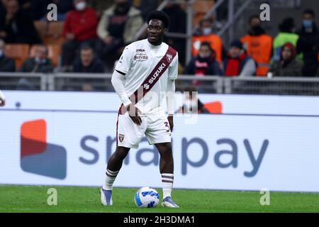 Ola Aina de Torino FC contrôle le ballon pendant la série Un match entre AC Milan et Torino FC . Banque D'Images