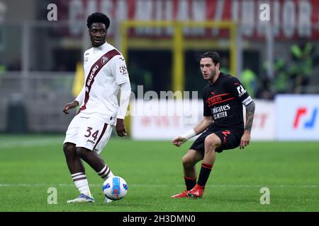 Ola Aina de Torino FC contrôle le ballon pendant la série Un match entre AC Milan et Torino FC . Banque D'Images