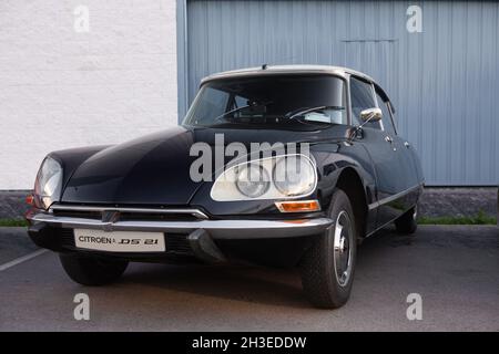 Cartes, Espagne - 16 octobre 2021: Classic car Show.Citroën DS 21 également surnommé Jaws, est un véhicule produit par le constructeur Citroën entre 1955 Banque D'Images