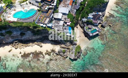 Belle vue aérienne de la plage de Blue point à Uluwatu Bali Indonésie Banque D'Images