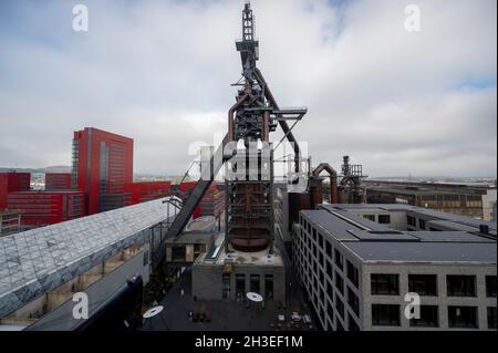 28 octobre 2021, Luxembourg, Esch/Alzette : les anciens sites industriels rencontrent la modernité à Esch/Alzette, Luxembourg.Esch/Alzette est la capitale européenne de la culture en 2022.Des expositions seront ensuite présentées dans de nombreux bâtiments.Photo: Harald Tittel/dpa Banque D'Images