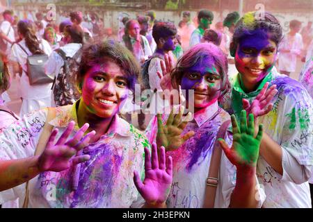 Dhaka, Bangladesh - 28 octobre 2021 : après près de deux ans, les examens de la SSC débuteront le 14 novembre, de sorte que les étudiants de l'école Udayan dans la capitale Banque D'Images