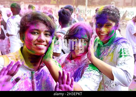 Dhaka, Bangladesh - 28 octobre 2021 : après près de deux ans, les examens de la SSC débuteront le 14 novembre, de sorte que les étudiants de l'école Udayan dans la capitale Banque D'Images