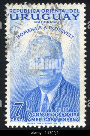 URUGUAY - VERS 1953: Timbre imprimé par l'Uruguay, montre Franklin Roosevelt, vers 1953 Banque D'Images