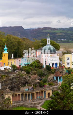 Village Portmeirion, Gwynedd, pays de Galles du Nord - village touristique conçu et construit par Sir Clough Williams-Ellis entre 1925-1975 Banque D'Images