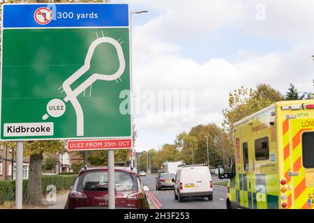 La zone ULEZ s'étend jusqu'à 18 fois plus grande que la zone centrale de Londres d'origine dans la route circulaire nord et sud, Londres Angleterre Royaume-Uni Banque D'Images