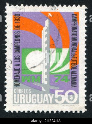 URUGUAY - VERS 1974 : timbre imprimé par l'Uruguay, montre la Tour du stade de Montevideo, vers 1974 Banque D'Images