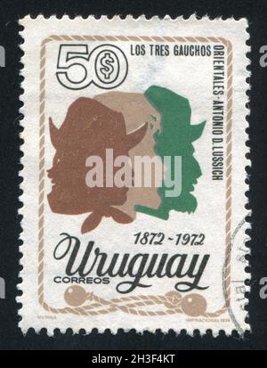 URUGUAY - VERS 1974: Timbre imprimé par l'Uruguay, montre trois Gauchos, vers 1974 Banque D'Images