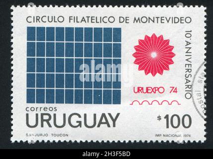 URUGUAY - VERS 1974: Timbre imprimé par l'Uruguay, montre URUEXPO Emblem, vers 1974 Banque D'Images