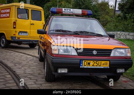 Wroclaw, Pologne - 19 septembre 2021: Une voiture Polonez d'époque, ancien service de gestion post-accident. Banque D'Images