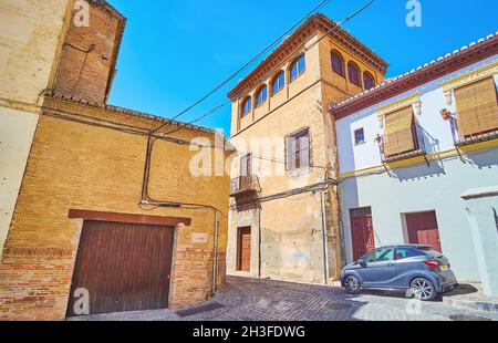 La petite place de Placeta de la Concepcion avec vue sur les demeures historiques du quartier d'Albaicin, Grenade, Espagne Banque D'Images