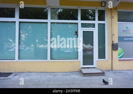 POZNAN, POLOGNE - 22 mai 2014 : l'entrée d'un quartier d'affaires vide dans la région de Piastowskie Banque D'Images