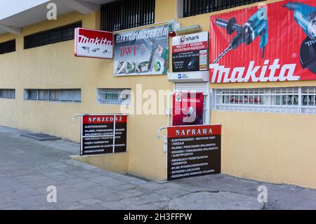 POZNAN, POLOGNE - 22 mai 2014 : l'entrée d'un atelier d'outillage Makita dans le quartier de Piastowskie Banque D'Images