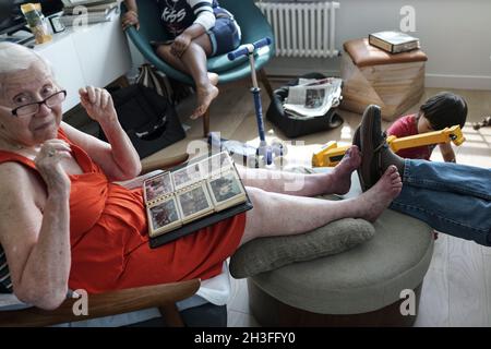 la famille qui s'en sort Banque D'Images