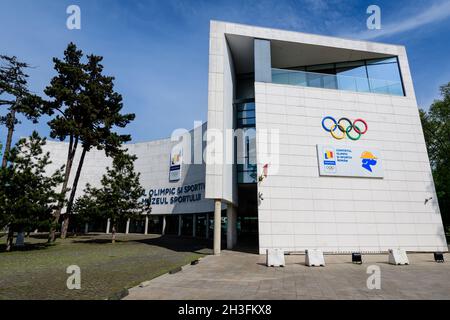 Bucarest, Roumanie, 30 avril 2021 : bâtiment principal du Comité olympique de Roumanie (Comitetul Olimpic Roman) et du Musée du sport (Muzeul Sportului) à Banque D'Images