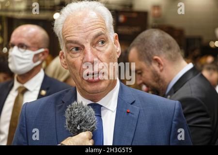 Paris, France.27 octobre 2021.Ministre délégué chargé des petites et moyennes entreprises, Alain Griset participe à la Foire du chocolat à Paris, France. Banque D'Images