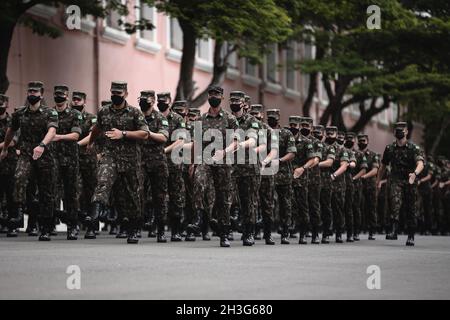 SP - Sao Paulo - 10/27/2021 - SAO PAULO, RENCONTREZ VOTRE PROGRAMME MILITAIRE - Cadets de l'Armée brésilienne à l'Ecole préparatoire des Cadets de l'Armée (EsPCEx) à Campinas, Sao Paulo, ce jeudi (28) .La visite au Commandement est due au &#x201c;Programme Know Your Army&#x201d; du Commandement militaire du Sud-est (CMSE), qui vise à renforcer les relations de l'Armée avec la société, en diffusant les actions et les particularités de la profession militaire.Photo: Ettore Chiereguini/AGIF/Sipa USA crédit: SIPA USA/Alay Live News Banque D'Images