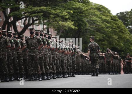 SP - Sao Paulo - 10/27/2021 - SAO PAULO, RENCONTREZ VOTRE PROGRAMME MILITAIRE - Cadets de l'Armée brésilienne à l'Ecole préparatoire des Cadets de l'Armée (EsPCEx) à Campinas, Sao Paulo, ce jeudi (28) .La visite au Commandement est due au &#x201c;Programme Know Your Army&#x201d; du Commandement militaire du Sud-est (CMSE), qui vise à renforcer les relations de l'Armée avec la société, en diffusant les actions et les particularités de la profession militaire.Photo: Ettore Chiereguini/AGIF/Sipa USA crédit: SIPA USA/Alay Live News Banque D'Images