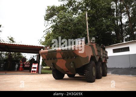 SP - Sao Paulo - 10/27/2021 - SAO PAULO, RENCONTREZ VOTRE PROGRAMME MILITAIRE - le nouveau véhicule militaire blindé Guarani à l'École préparatoire des cadets de l'Armée (EsPCEx) dans la ville de Campinas, à l'intérieur de Sao Paulo ce jeudi-foire (28).La visite au Commandement est due au &#x201c;Programme Know Your Army&#x201d; du Commandement militaire du Sud-est (CMSE), qui vise à renforcer les relations de l'Armée avec la société, en diffusant les actions et les particularités de la profession militaire.Photo: Ettore Chiereguini/AGIF/Sipa USA crédit: SIPA USA/Alay Live News Banque D'Images