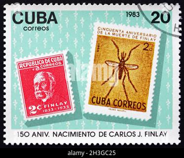 CUBA - VERS 1983 : un timbre imprimé à Cuba dédié au 150e anniversaire de la naissance du Dr Carlos J. Finlay (1833-1915), médecin-biologiste qui FO Banque D'Images