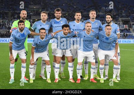 Les joueurs Lazio posent pour une photo d'équipe.Latium joueurs: Pepe Reina de SS Lazio, Ciro immobile de SS Lazio, Francesco Acerbi de SS Lazio, Luiz Felipe de SS Lazio, Sergej Milinkovic-Savic de SS Lazio, Luis Alberto de SS Lazio, Danilo Cataldi de SS Lazio, Pedro Rodriguez Ledesma de SS Lazio, Felipe Anderson de SS Lazio,Manuel Lazzari de SS Lazio, Adam Marusic de SS Lazio pendant la série Un match de football entre SS Lazio et ACF Fiorentina au stade Olimpico à Rome (Italie), le 27 octobre 2021.Photo Antonietta Baldassarre/Insidefoto Banque D'Images